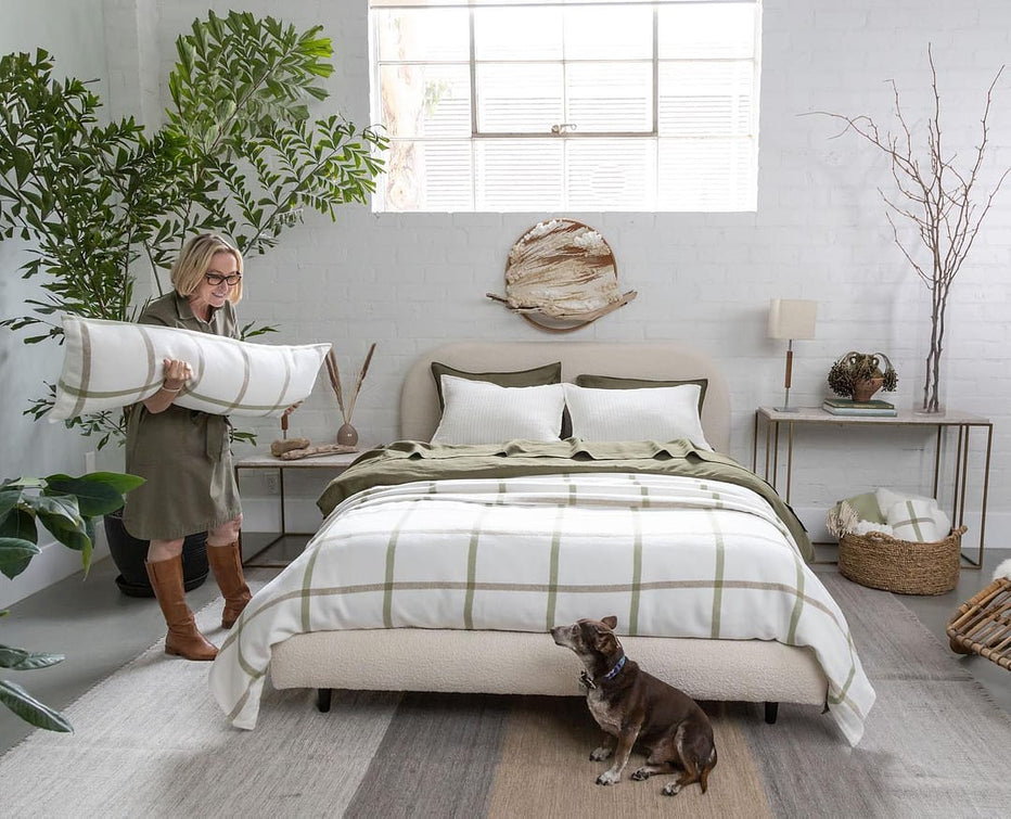 What's the difference between a Coverlet, Blanket, and Matelassé? Pom