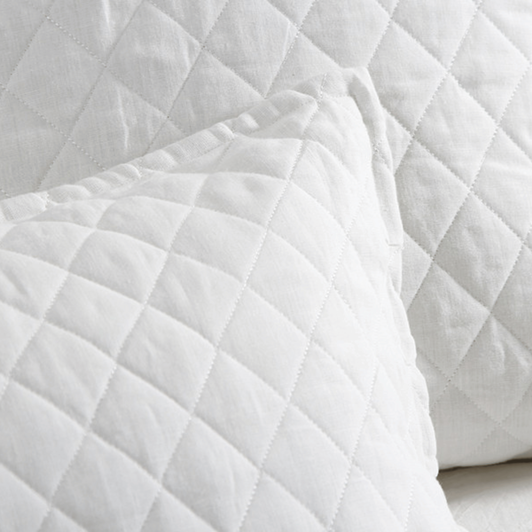 brussels - white color - coverlet - pom pom at home