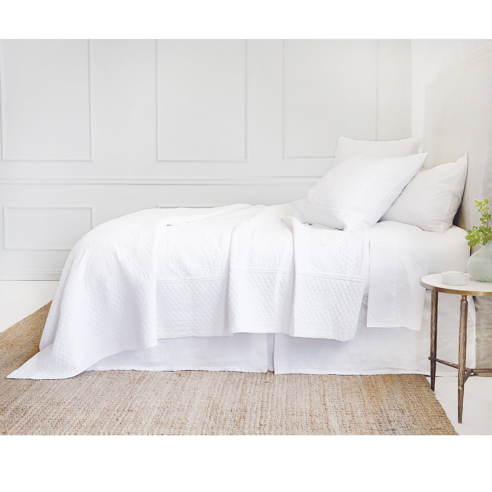 marseille - white color - coverlet - pom pom at home