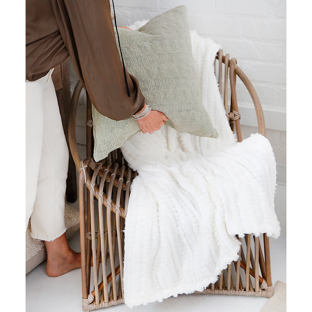 CAMILLE OVERSIZED THROW - WINTER WHITE - Pom pom at home