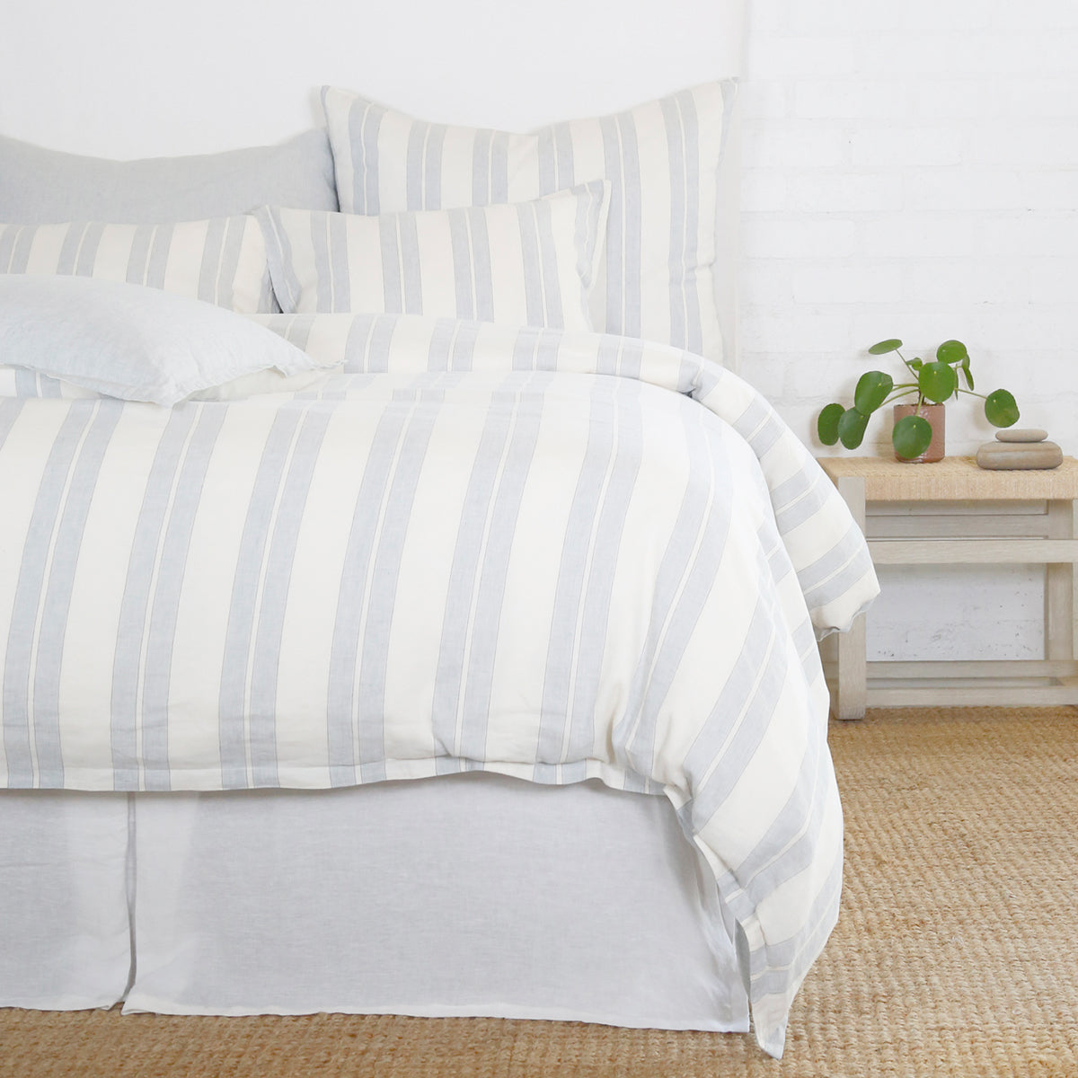 carter - ivory/denim color - duvet set - pom pom at home